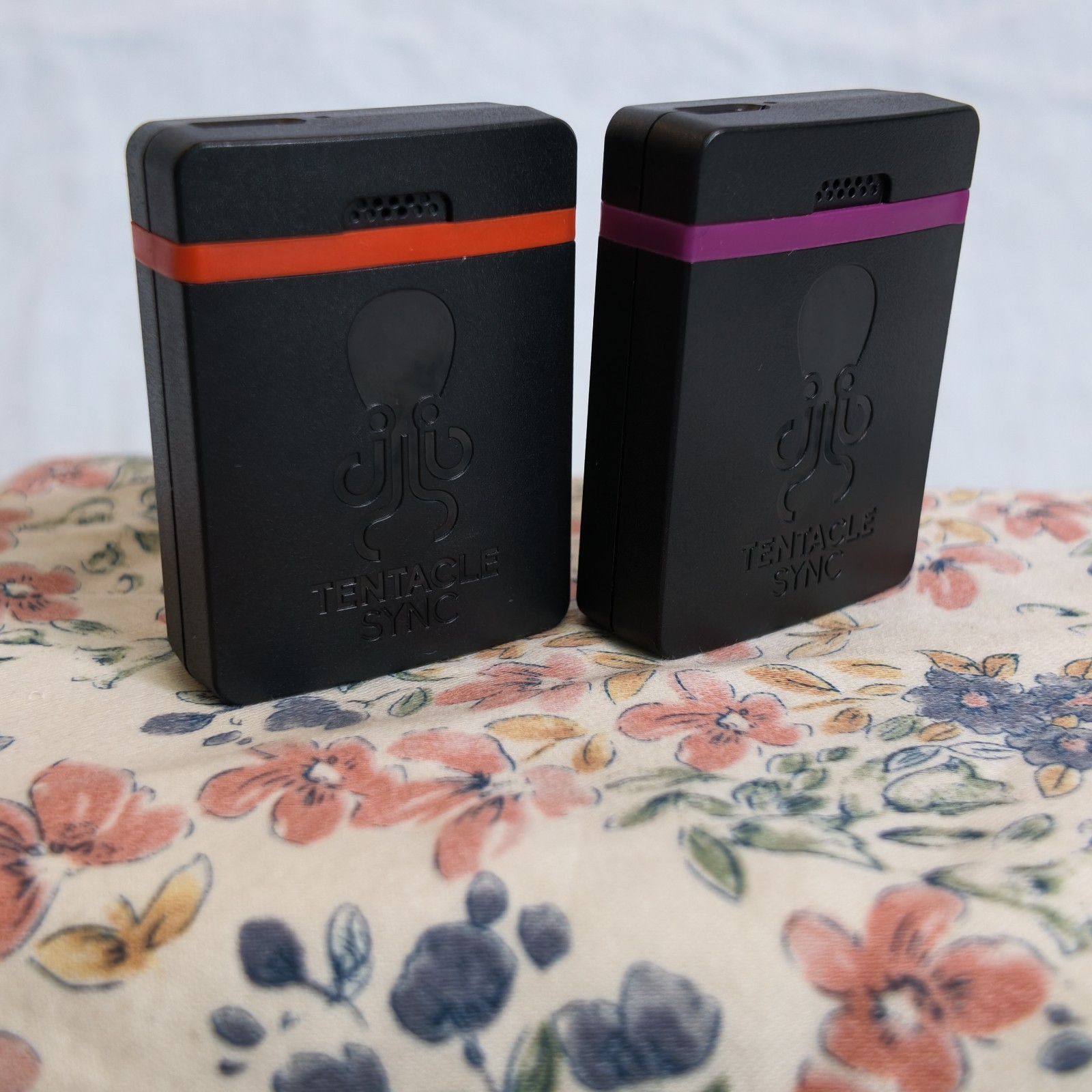 2 tentacle sync e mkII timecode generators with flash syncro cords