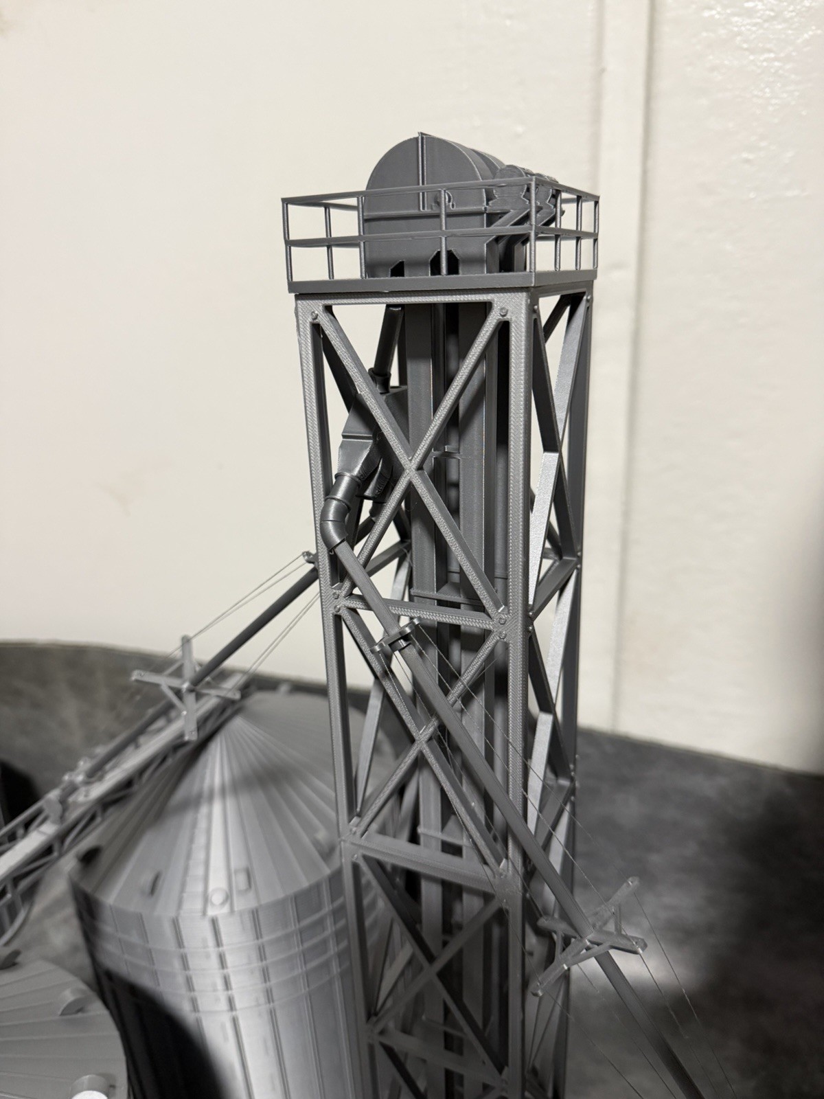 1/64 Dual Grain Elevator Leg W/Cage