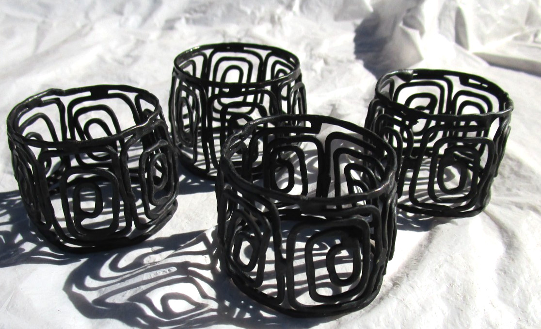 Lot of 4 napkin rings modern design lightweight black metal 1  1/4" high