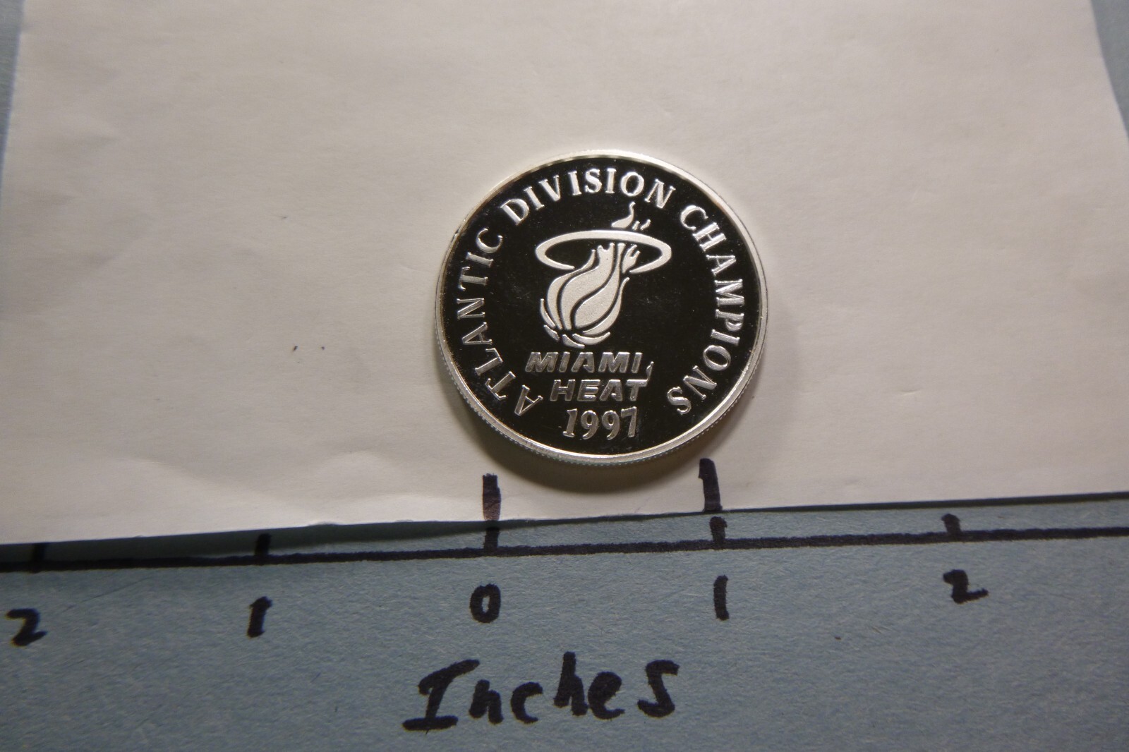 MIAMI HEAT 1997 ATLANTIC DIVISION CHAMPIONS 999 SILVER COIN NICE 3AD5