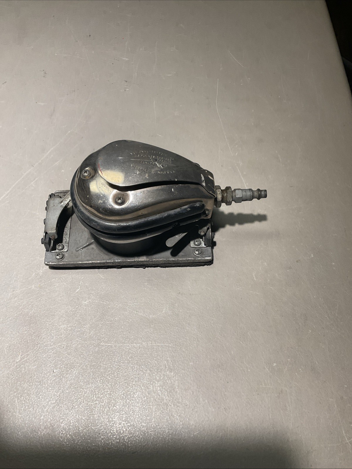 NATIONAL DETROIT INC. Model 400 Pneumatic “Jitterbug” Palm Sander