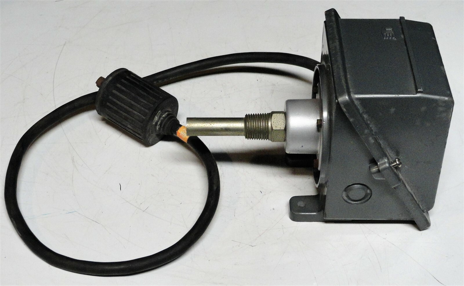 United Electric ~ B400-121 ~ Temperature Switch ~ 200°-425° ~ NEMA 4X B400