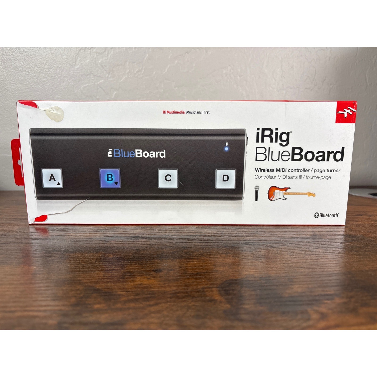 IK Multimedia iRig BlueBoard Wireless Bluetooth MIDI Pedalboard Page Turner