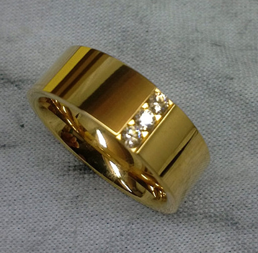 TITANIUM Gold Plated Fashion RING with 3 CZ Accents in size 6 -NEW- In Gift Box
