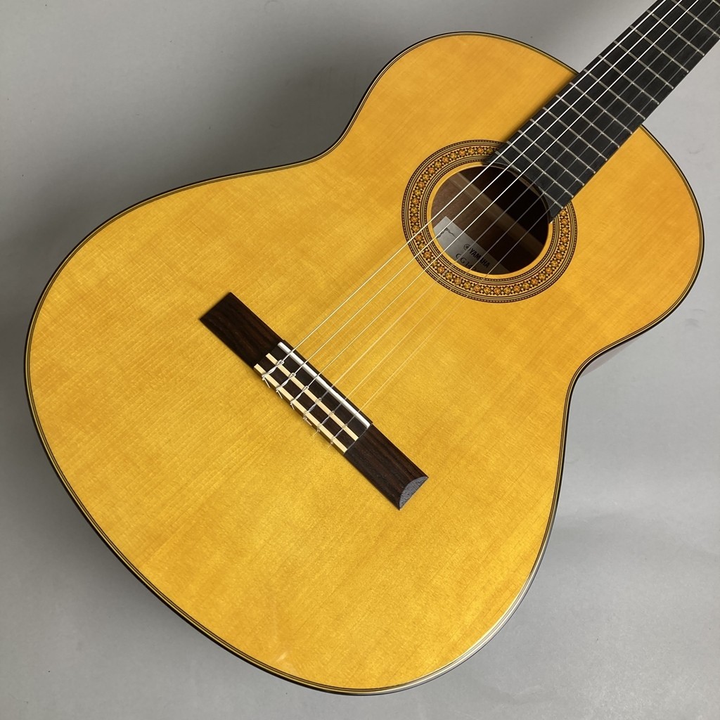 Yamaha CG142S Classical Guitar with Soft Case and Warranty