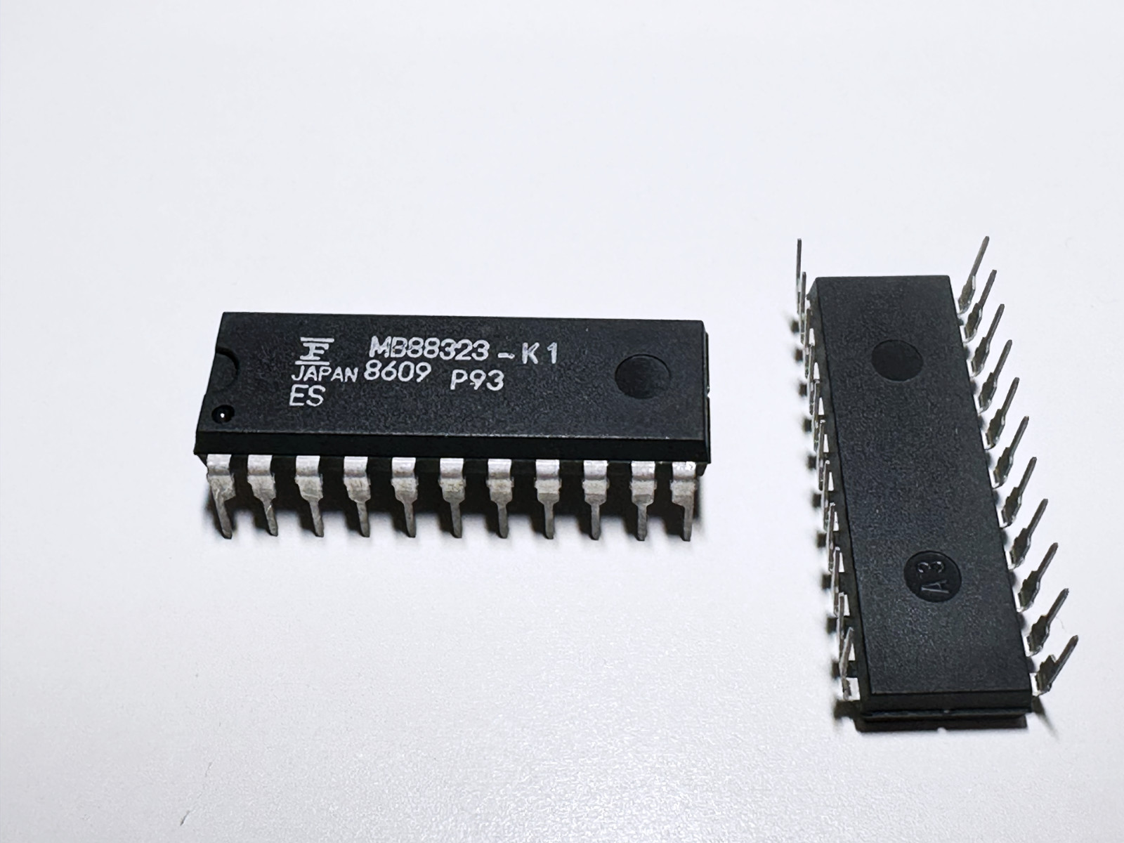 2PCS MB88323-K1 FUJITSU TV Display Controller IC DIP-22