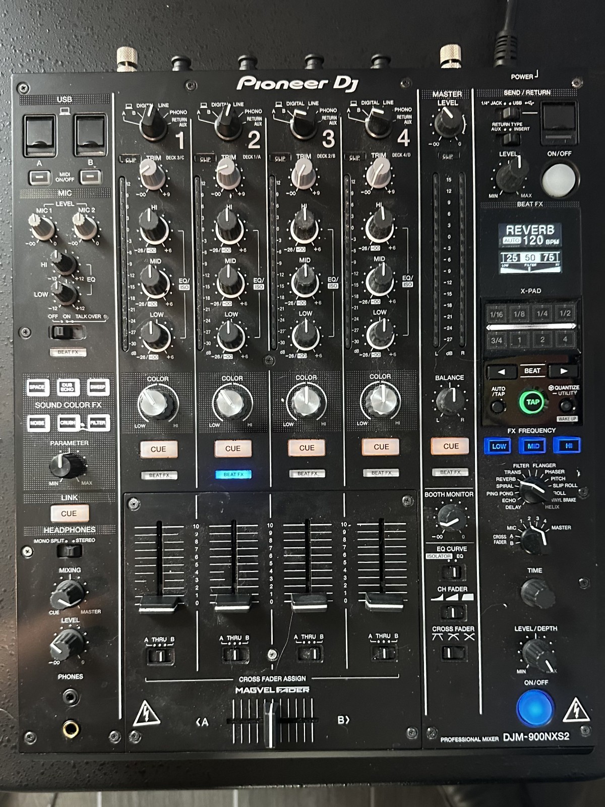 Pioneer DJ DJM-900NXS2 DJ Mixer