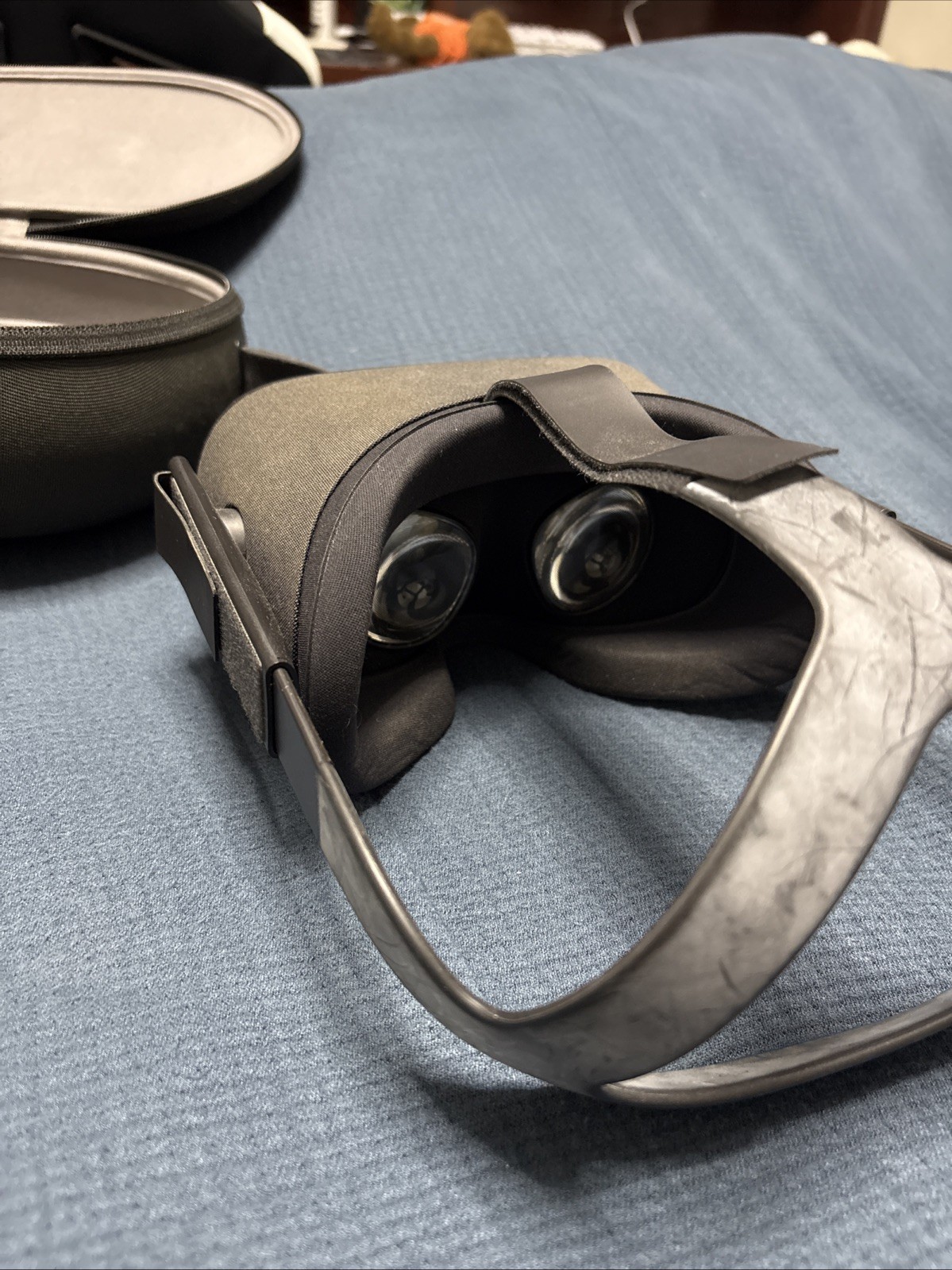 Oculus Quest 1 Virtual Reality Headset with Controllers and Box Great Condition