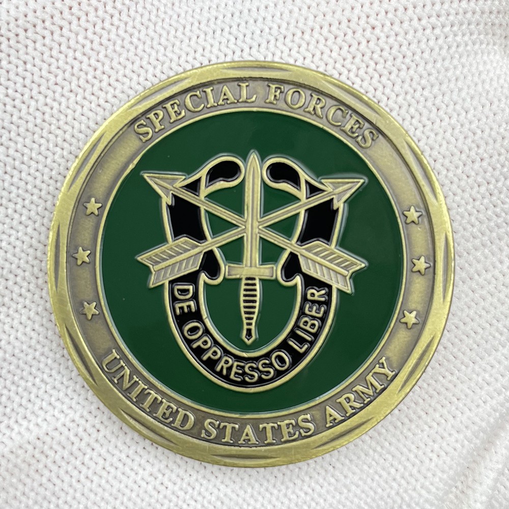 US Army Special Forces Coin Green Beret Bronze Badge DE OPPRESSO LIBER Medal