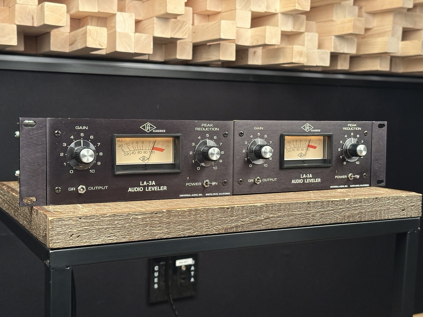 Universal Audio LA-3A Opto Compressor Sequential Stereo Pair. Urei LA 3A LA3A