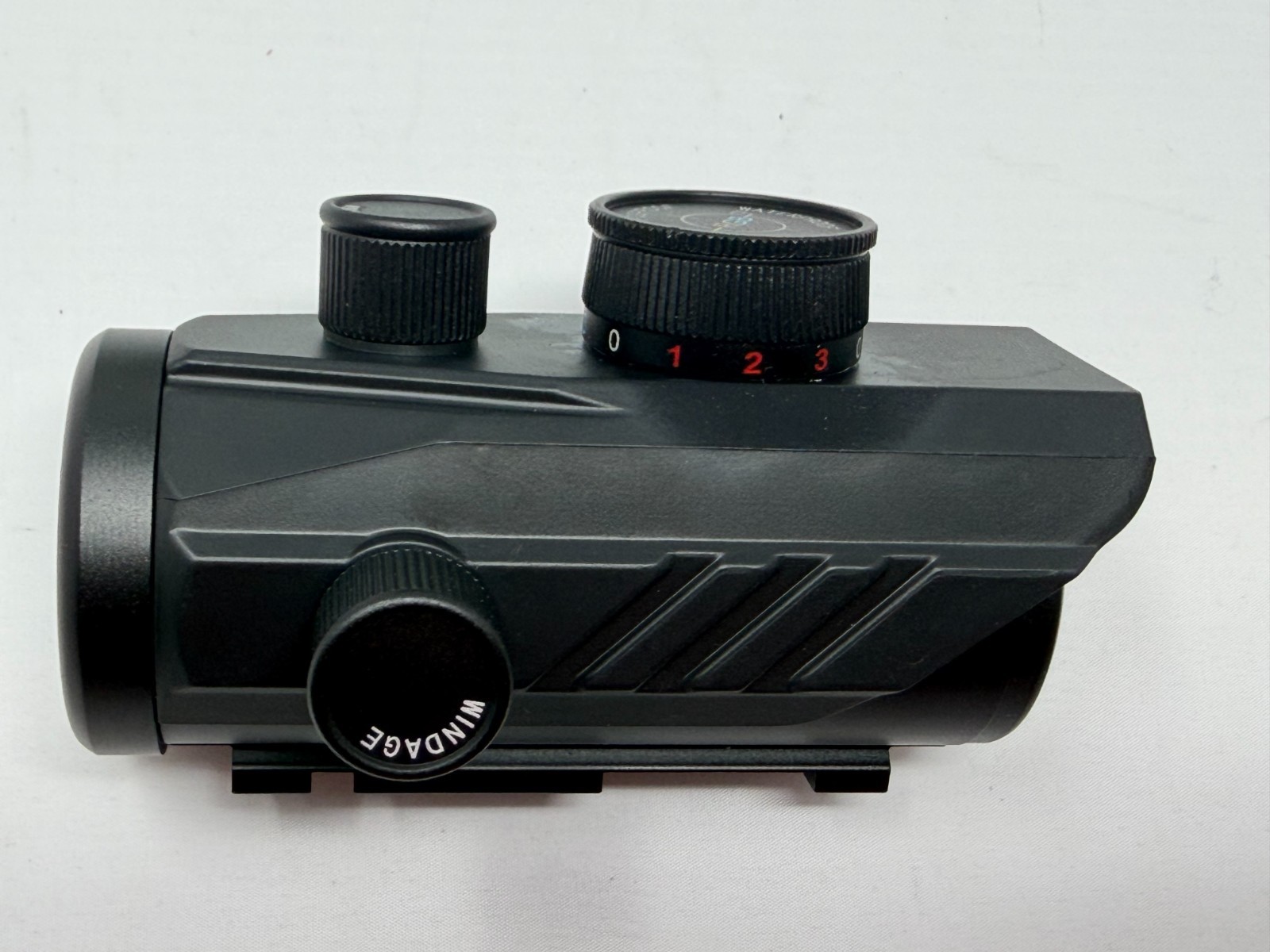 UUQ RGB Red Dot Sight Scope Reflex Optic w/ Case Manual Mounts Battery Untested