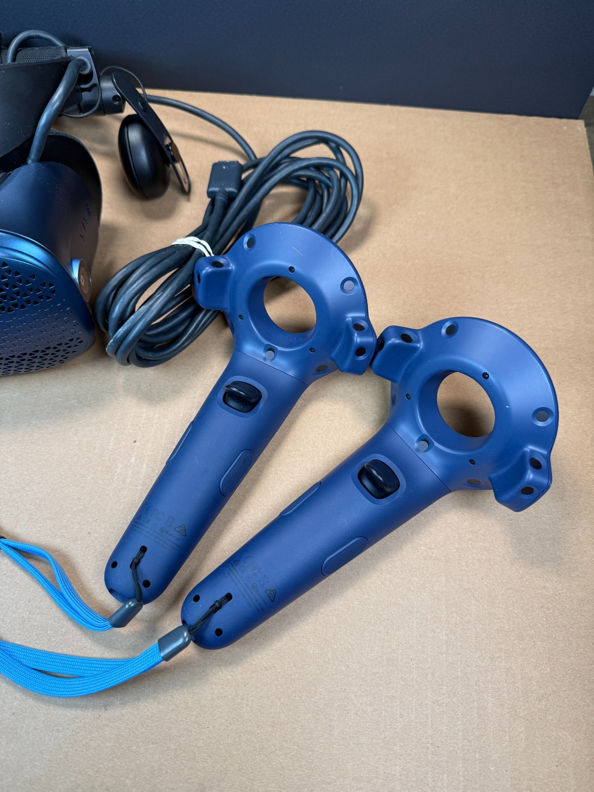 HTC Vive Cosmos VR Headset 2Q2R100 With Controllers Ships Fast!!!