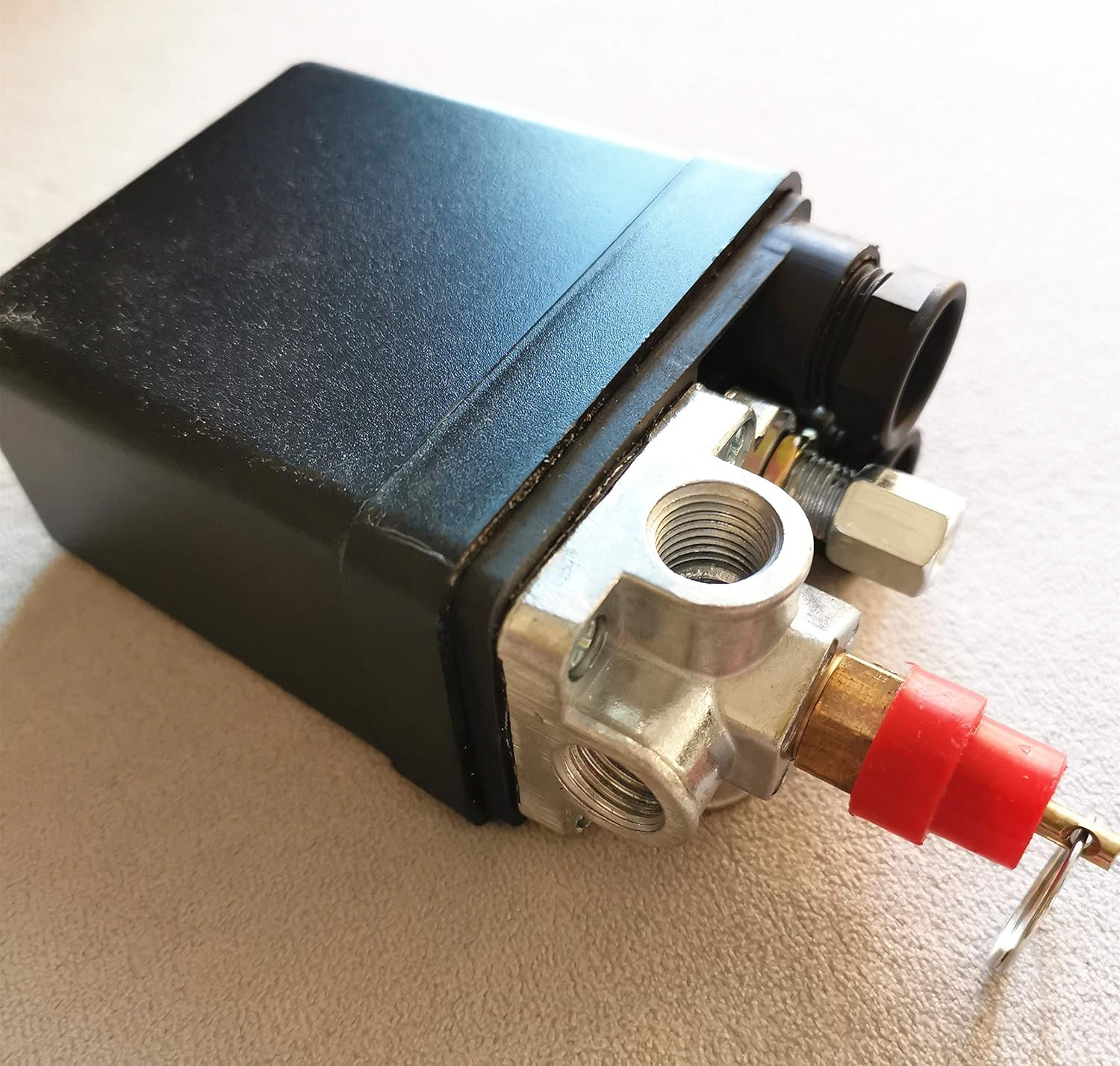 Central Pneumatic Air Compressor Pressure Switch Control Valve with 1/4"PT Threa