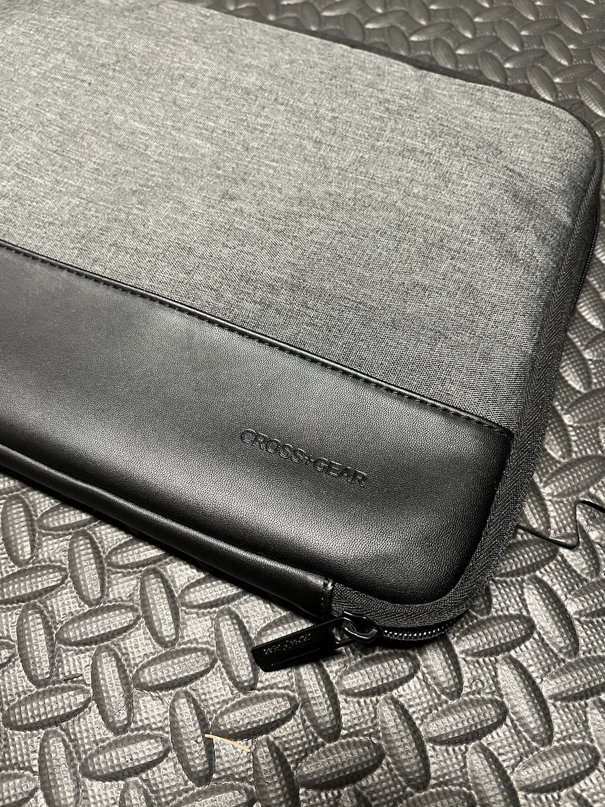 CROSSGEAR Travel Laptop Commuter Organizer Sleeve 14” X 10”
