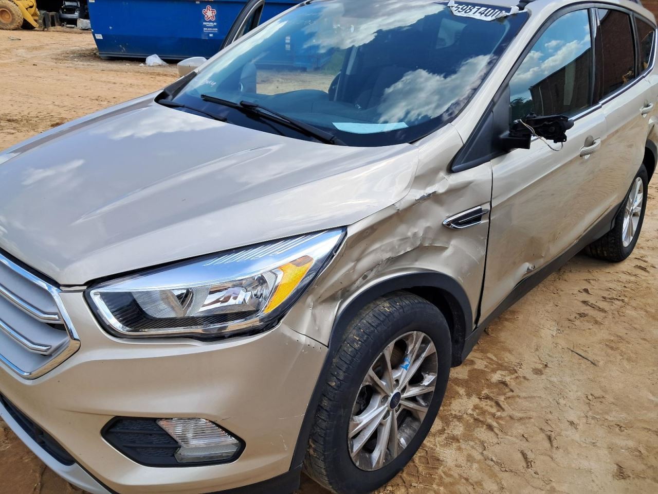 ESCAPE 2018 Glove Box 4753871