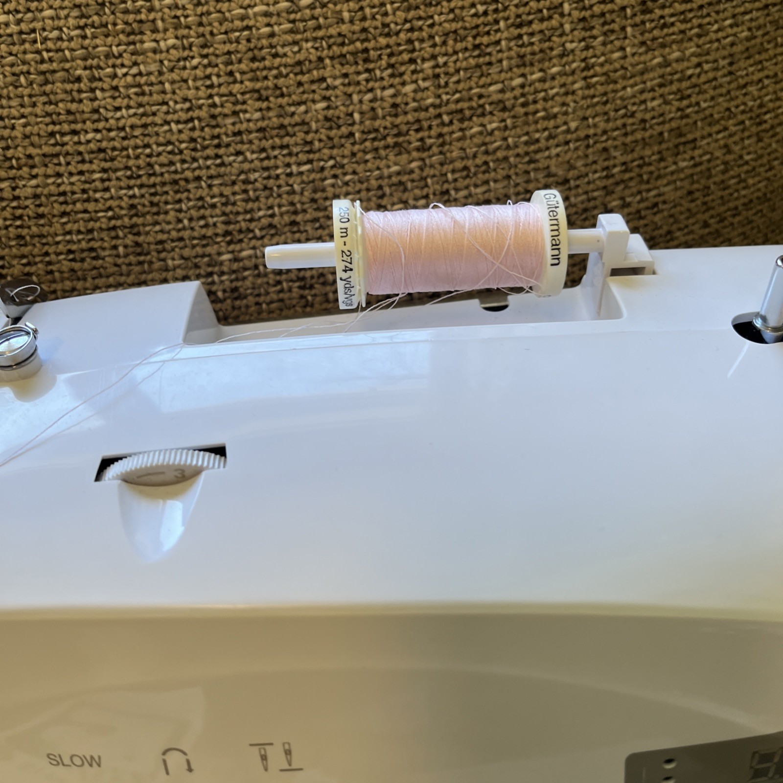 Singer Sewing Machine 4166 White Electronic Control With Accessories ￼