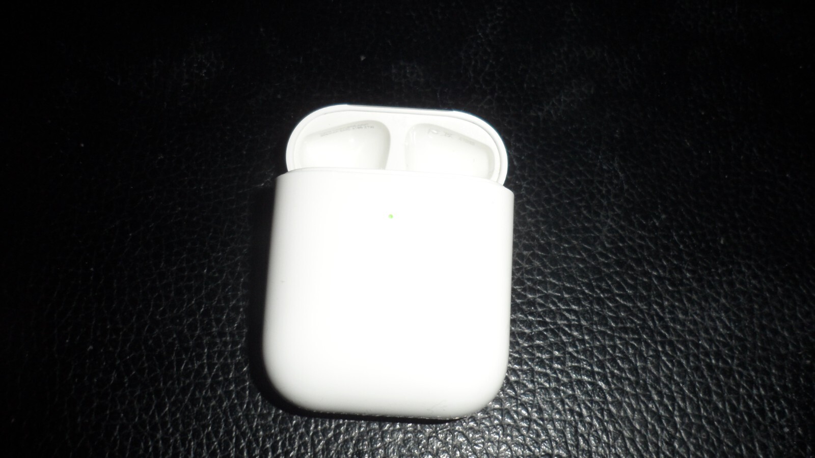 Apple AirPods Wireless Charging Replacement Case ONLY (A1938) USED GOOD COND