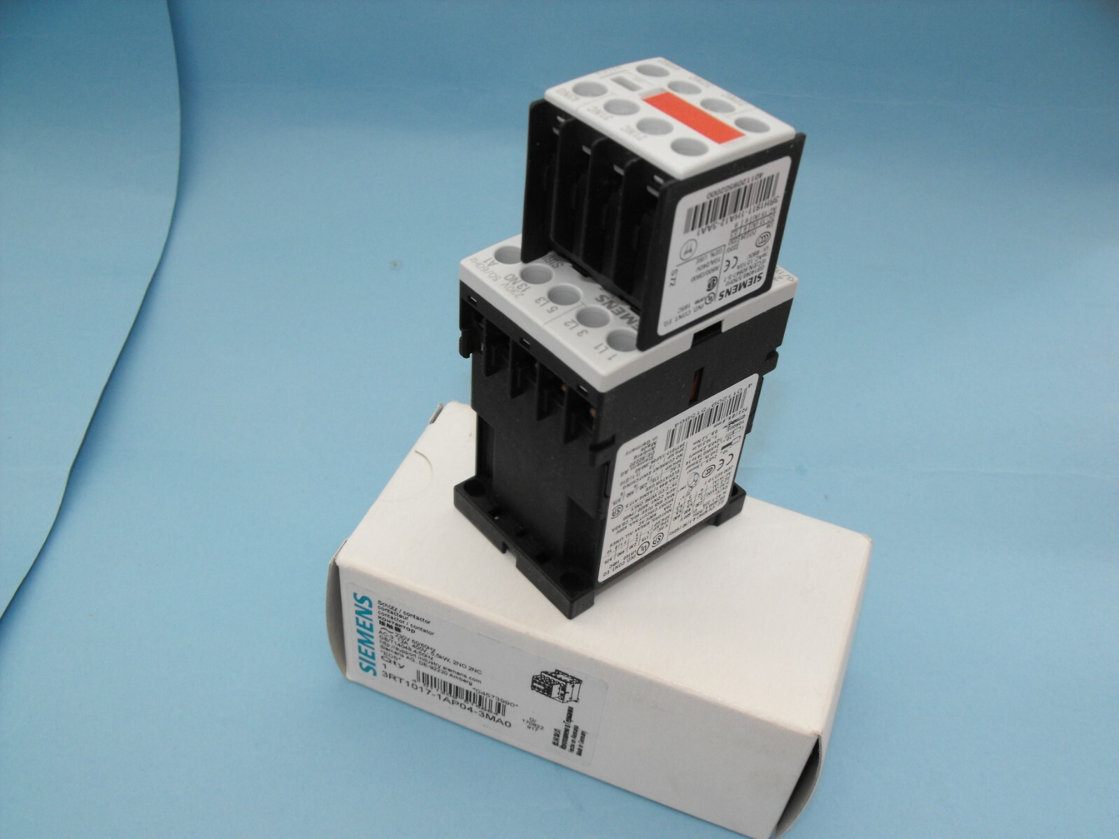 Siemens 3RT1017-1AP04-3MA0.5.5KW.COIL 230V.50/60HZ.NEW