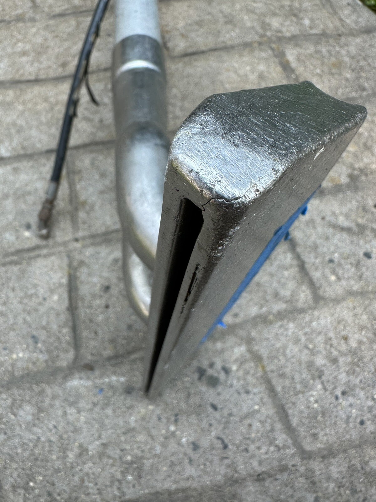 TILE, CARPET CLEANING, HARD SURFACE, & WATER RETRACTION WAND CRACKED HEAD