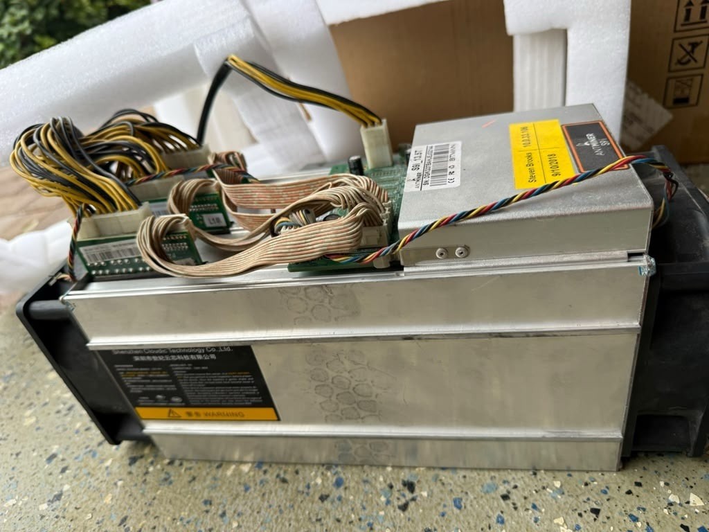 Bitmain Antminer S9i 13.5 T Miner BTC
