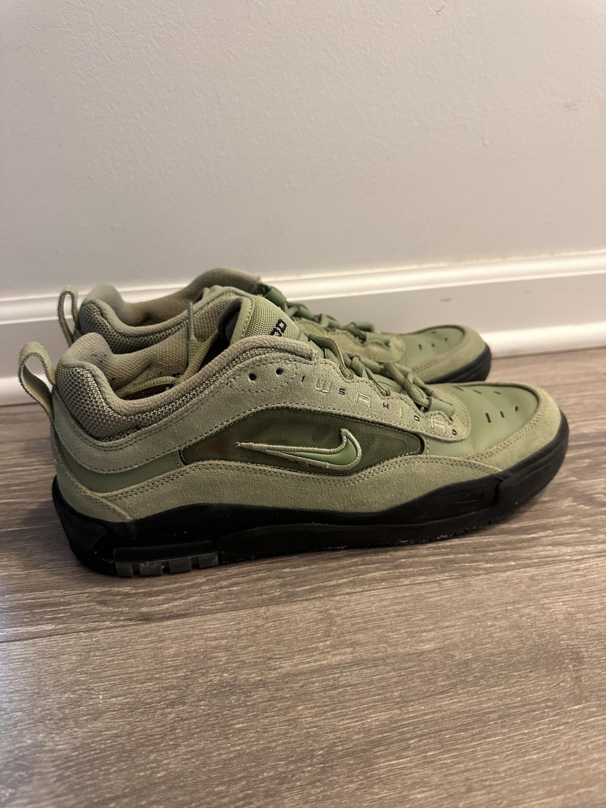Nike SB Ishod Shoes Mens 10.5 Olive Green Black Leather Suede Skateboarding Shoe