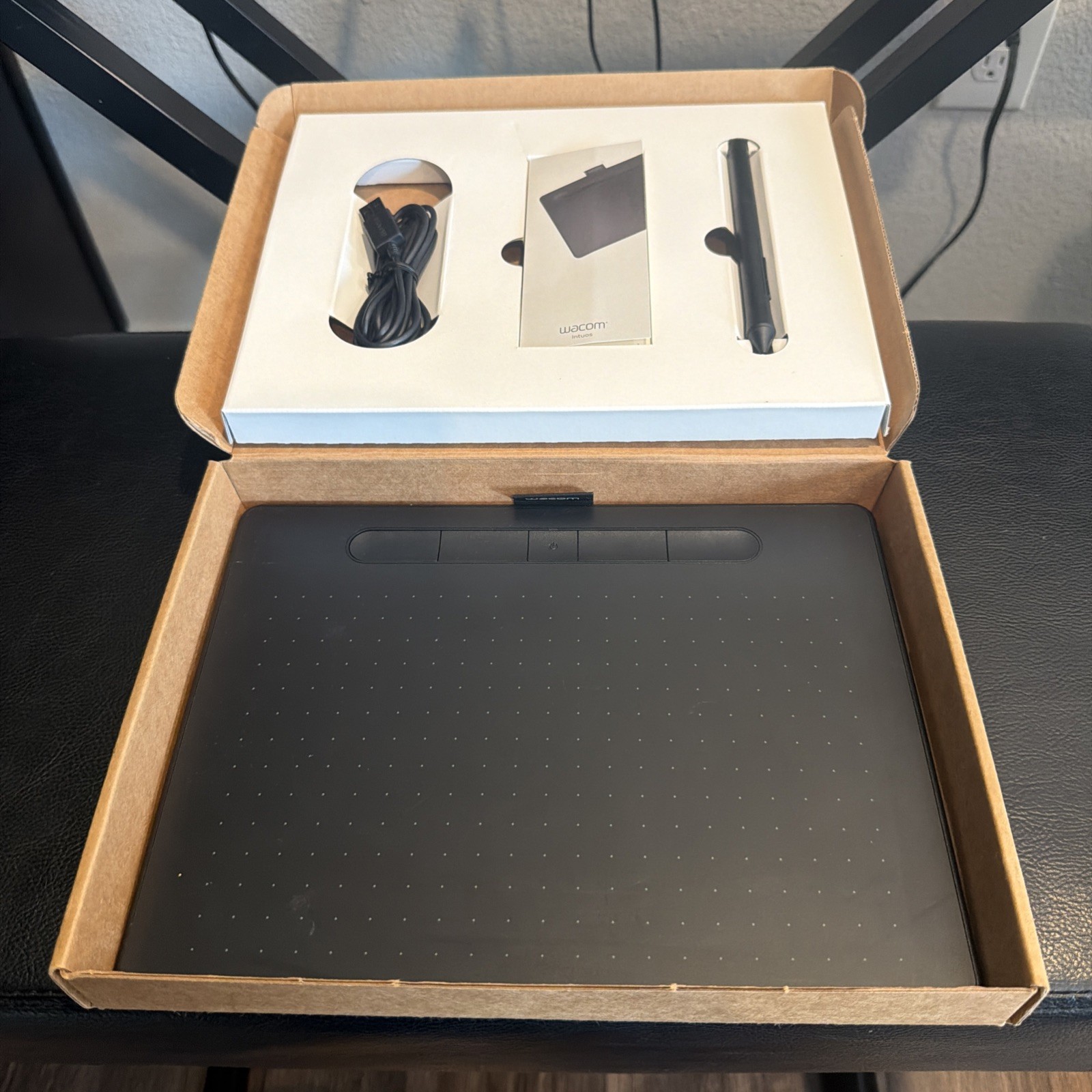 WACOM INTUOS CTL-6100WL, M Wireless Bluetooth/ USB Graphics Drawing Pad, PC/ Mac