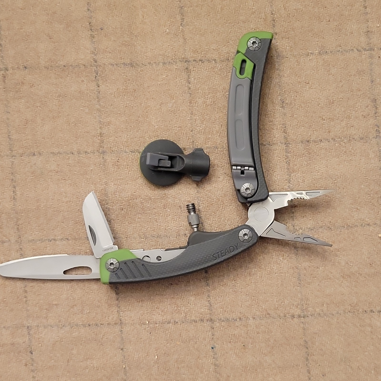 Gerber Steady Multi-Tool with Pliers, Knife, Sheath, and Box