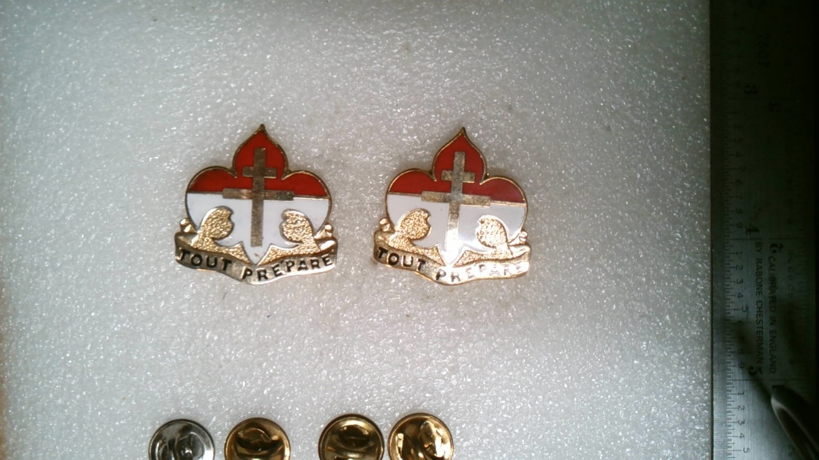 MILITARY INSIGNIA CREST DUI SET OF 2 US ARMY 2ND ARMY TOUT PREPARE