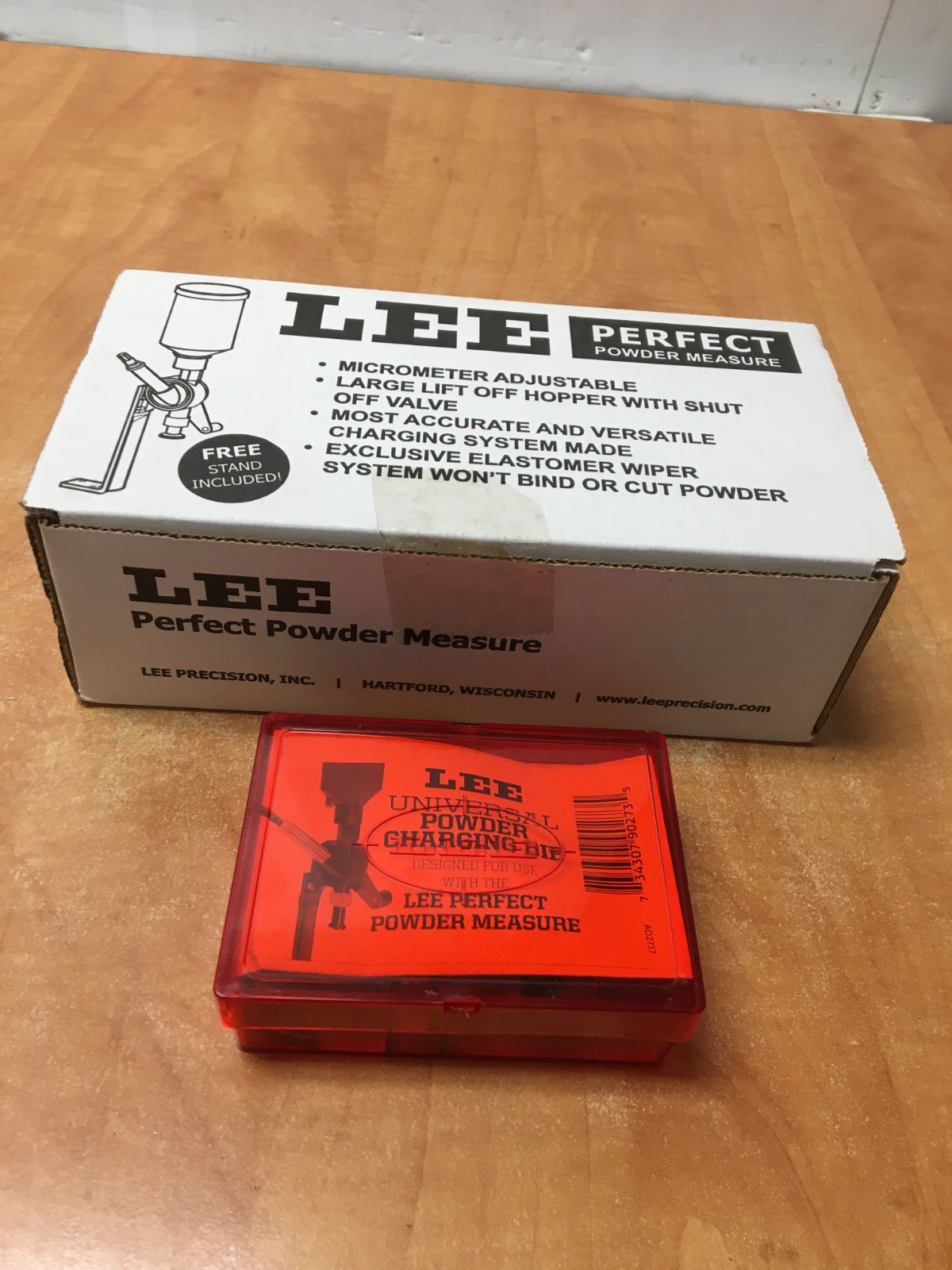 Lee Perfect Powder Measure w/stand 90058 & Universal Powder Charging Die 90273