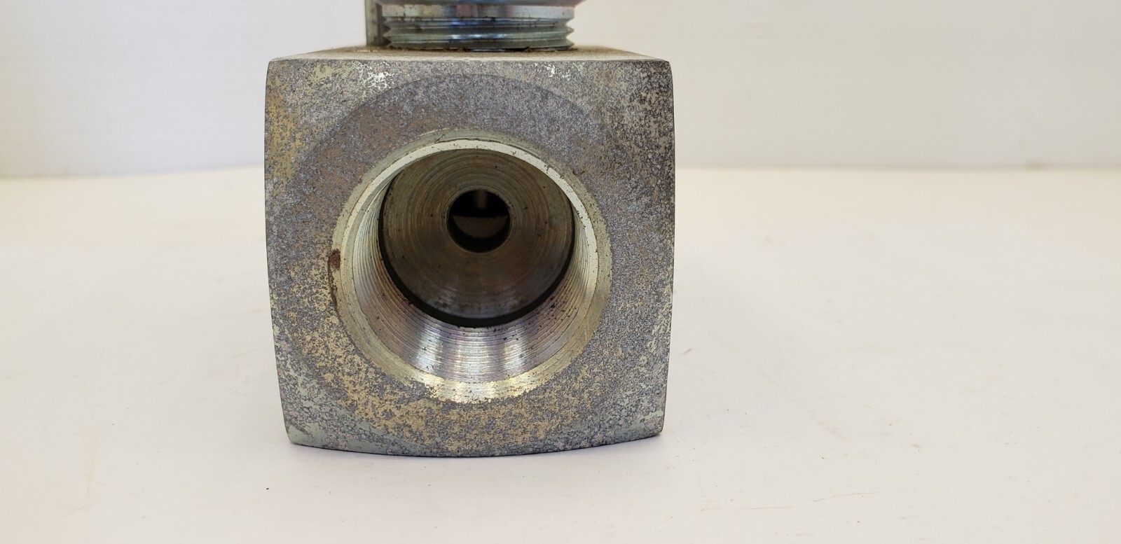 KF INDUSTRIES 00013-10 NEEDLE VALVE, 1" NPT, 6000 PSI @ 200°F, STEEL, NIB