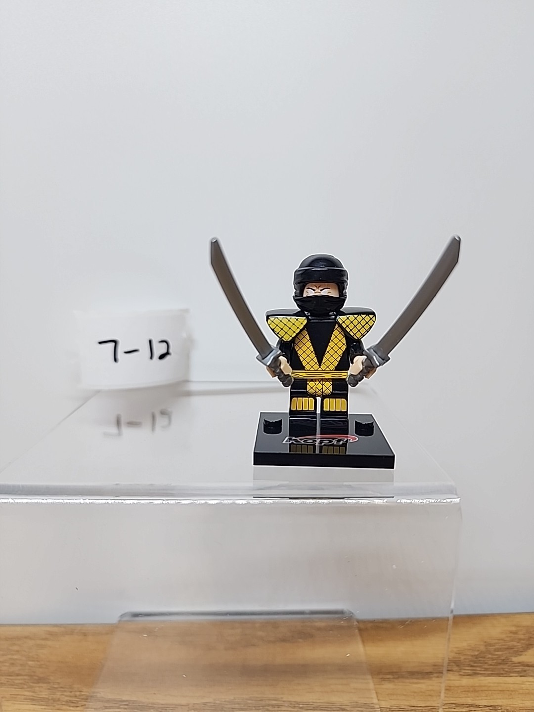 Scorpion With Swords Custom Minifigure Brand New