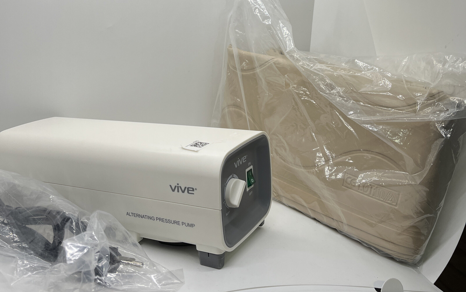 Vive Alternating Pressure Pad w/Mattress Pad & Electric Pump System (READ)