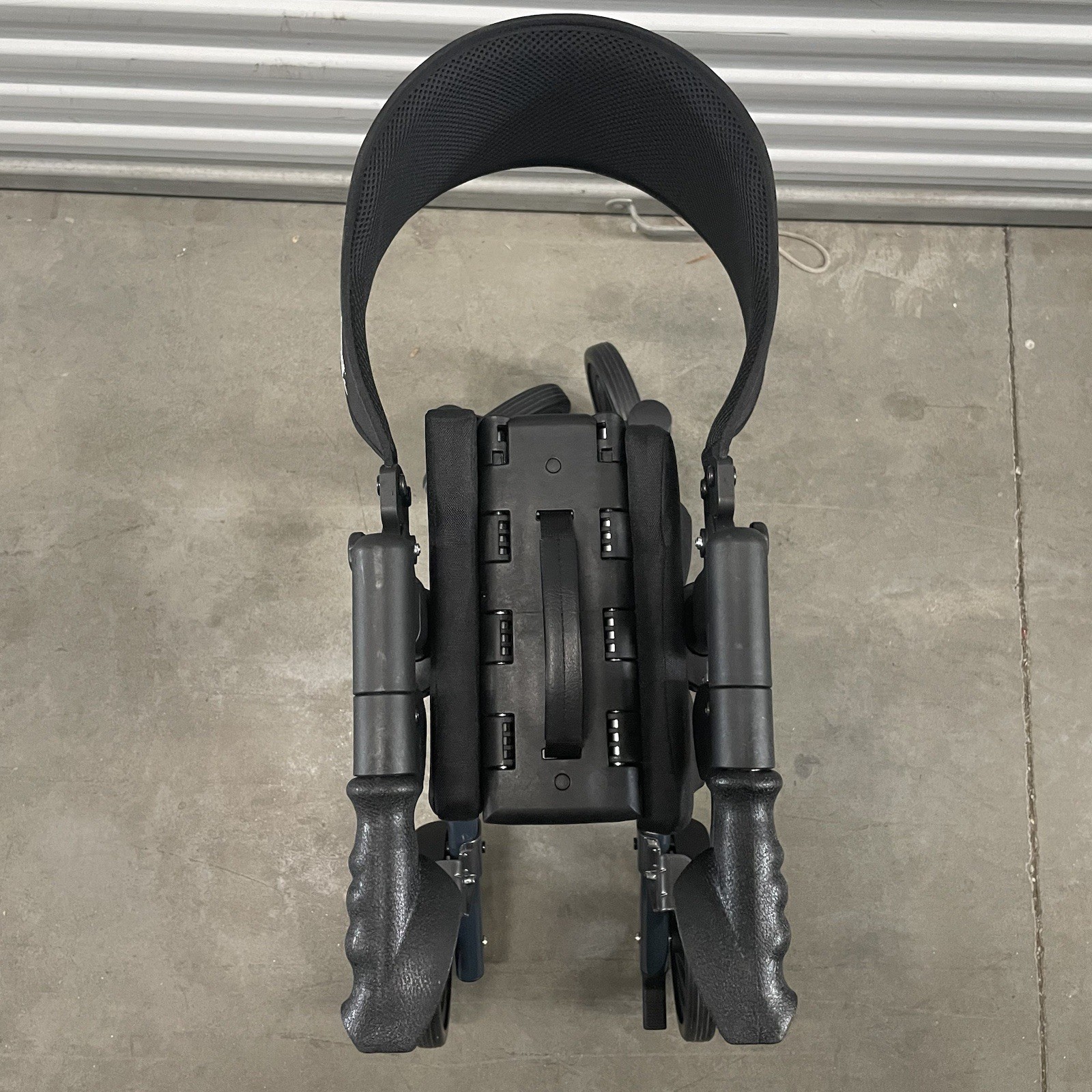 Triumph Escape HD Rollator - Low - Triumph Mobility - 500-30217 - Foldable