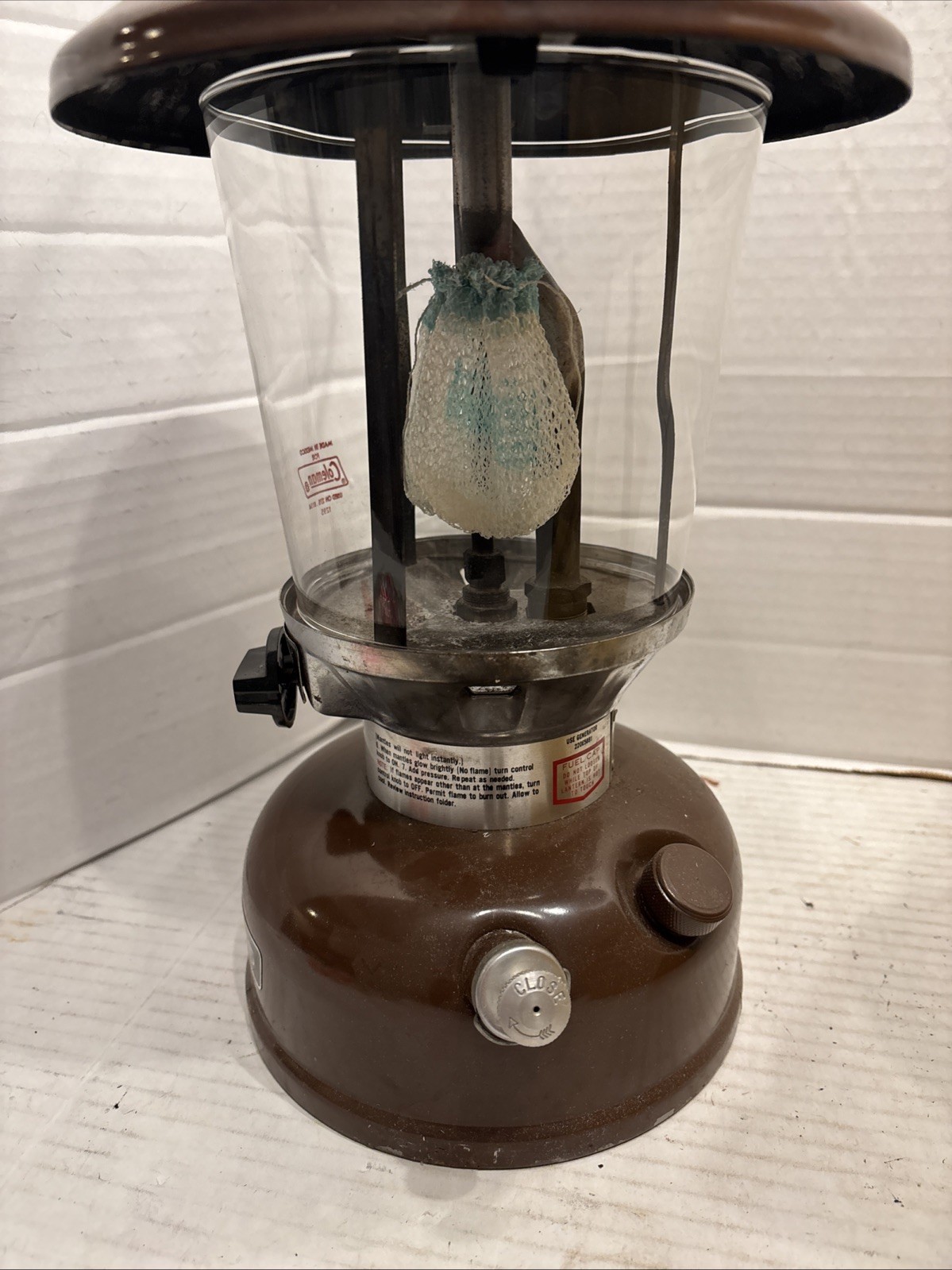 Vintage Coleman Model 275 Brown Lantern & Yellow Clam Shell Case