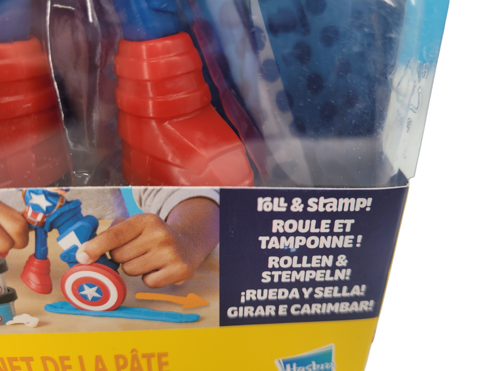 Play-Doh Marvel Captain America Bendy Action Fig + Stamping Shield + 2 Compounds
