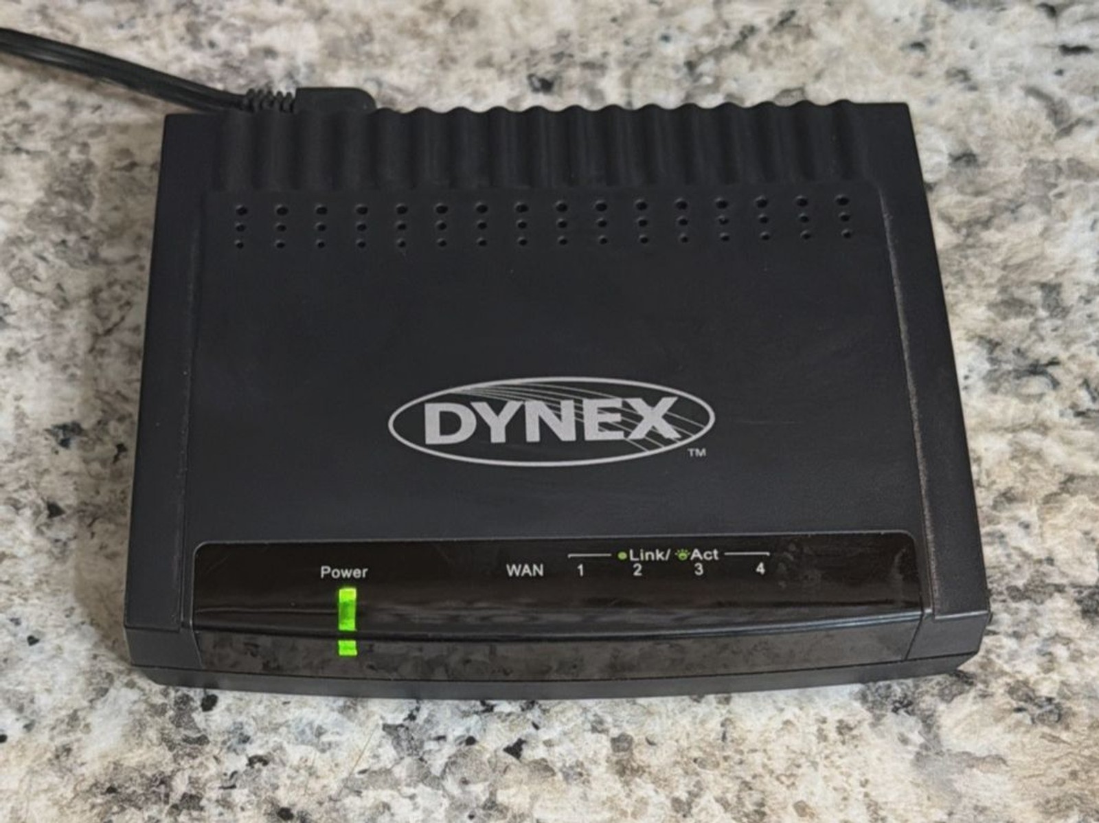 Dynex DX-E401 4-Port Broadband Ethernet Router 10/100 Mbps Wired Network