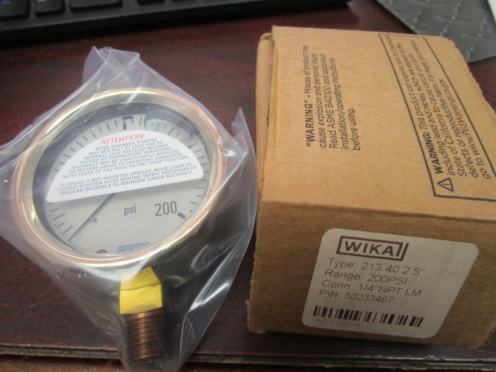 NEW WIKA LIQUID FILLED GAUGE 213.40 2.5" 1/4" NPT 200SPI