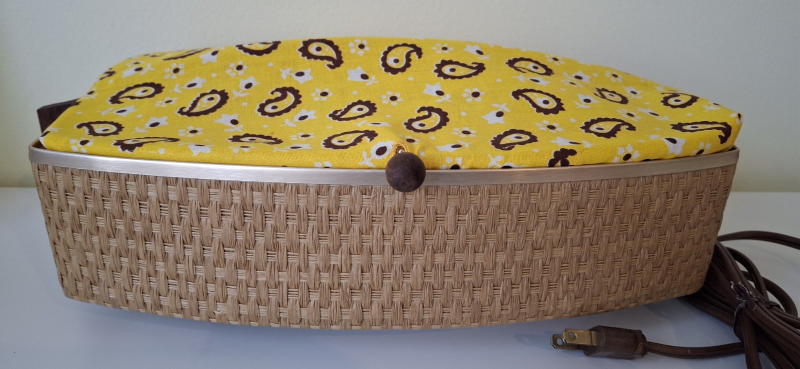 Vintage Salton Cosmopolitan Bun Warmer Wood Handles MCM Cottagecore Retro