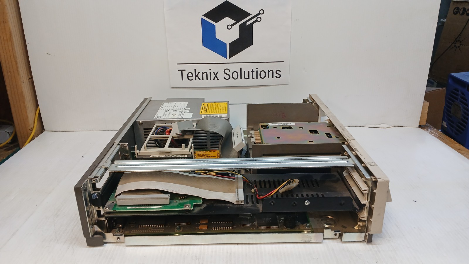 Vintage IBM Personal System/2 Model 30 8530-002 *POWERS ON* *UNTESTED* *READ!*
