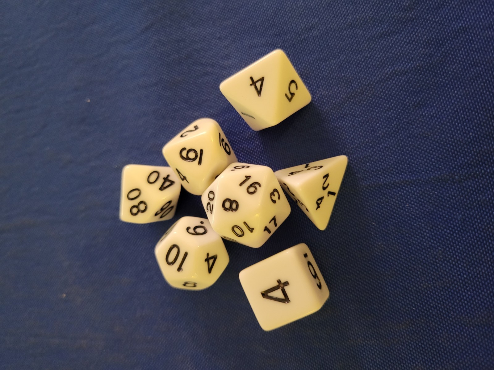 7 Piece Polyhedral White Dice Set - Dungeons and Dragons Pathfinder