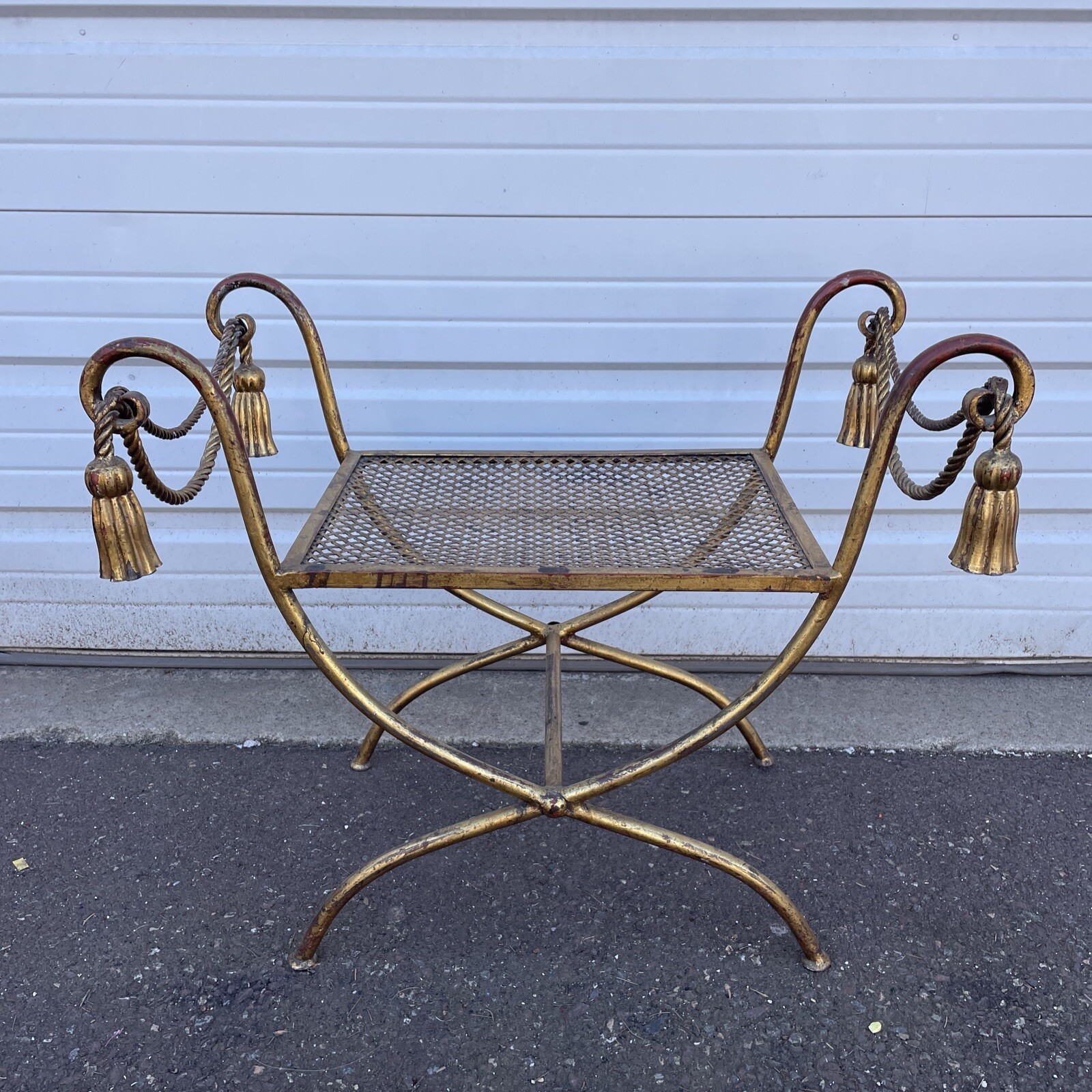 VINTAGE ITALY HOLLYWOOD REGENCY GILT IRON METAL ROPE & TASSEL STOOL BENCH CHAIR