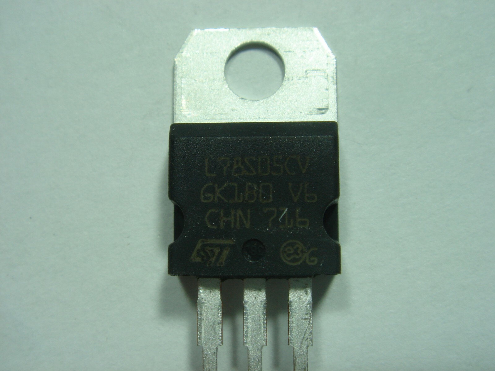 78S05 Voltage Regulator 5V 2A TO220 #12-645