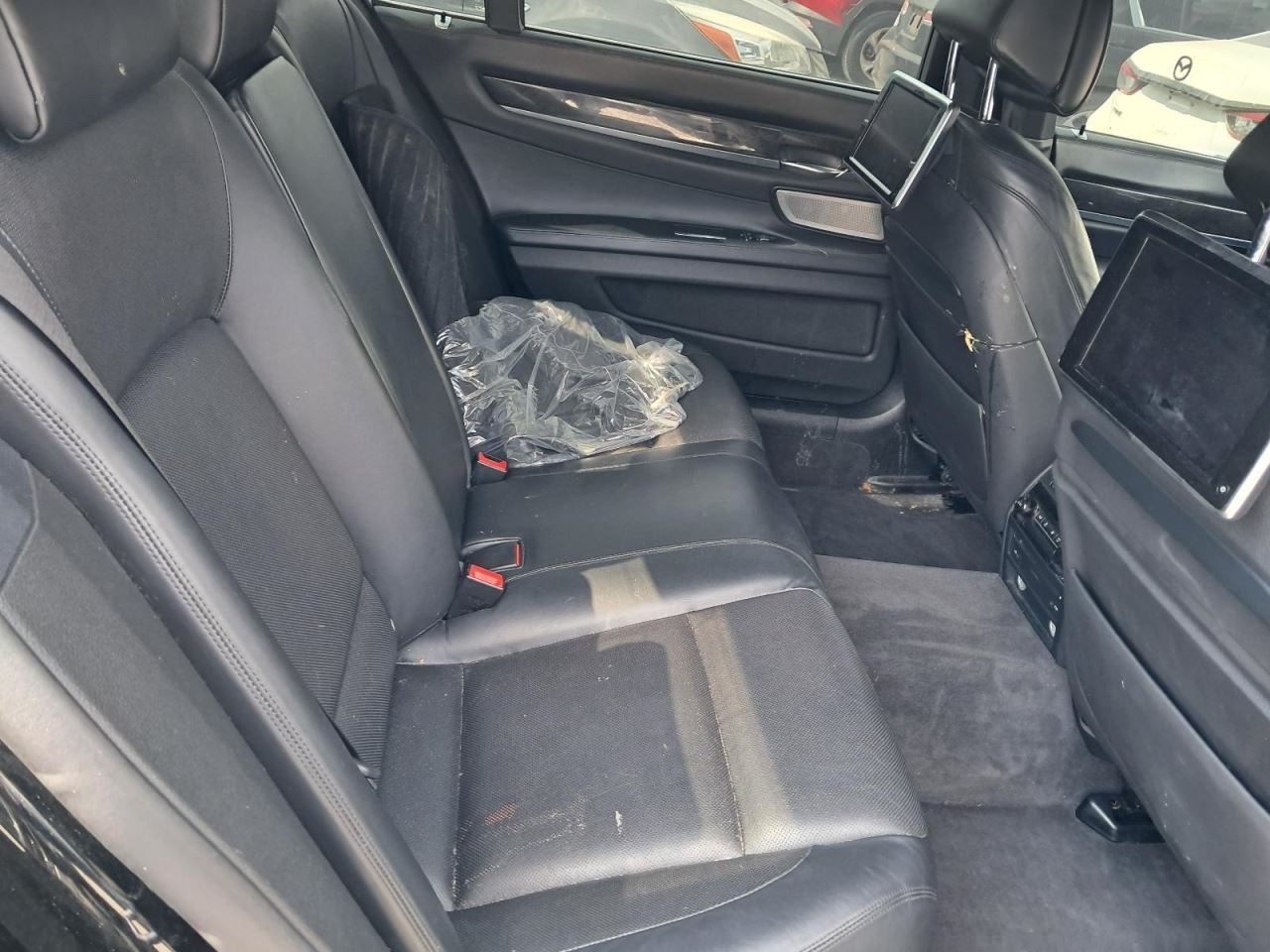 750IL 2013 Glove Box 4778425
