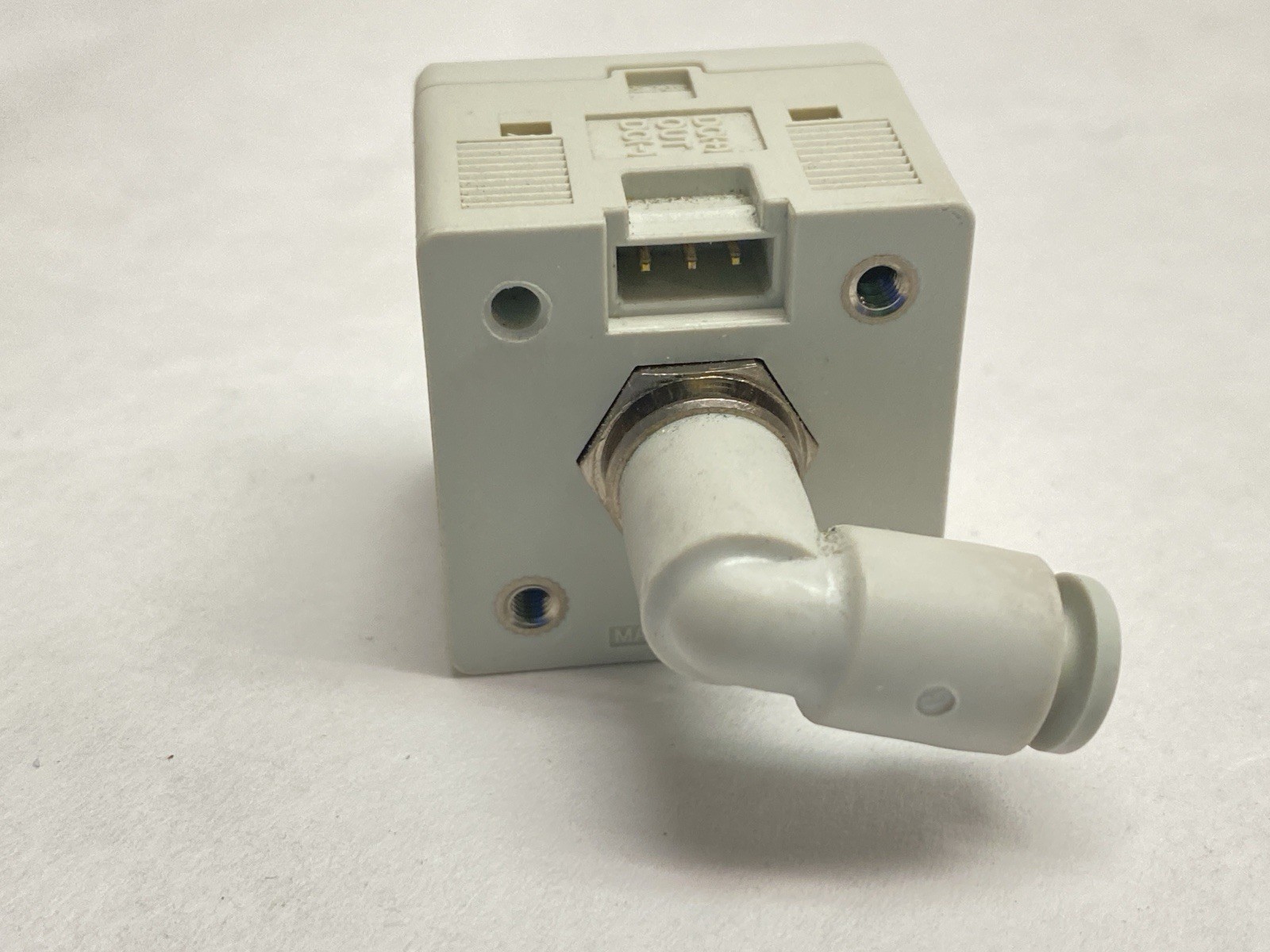 SMC ISE30-C4L-65 High Precision Digital Pressure Switch 12-24VDC