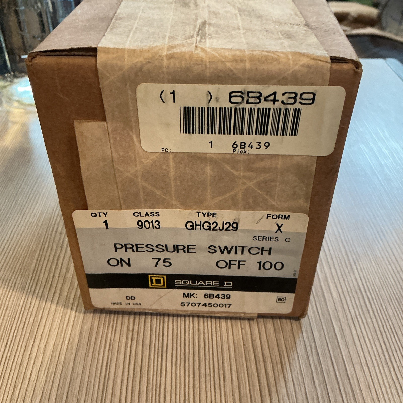 Square D 9013 FHG22J27 Pressure Switch 9013 FHG22 NEW