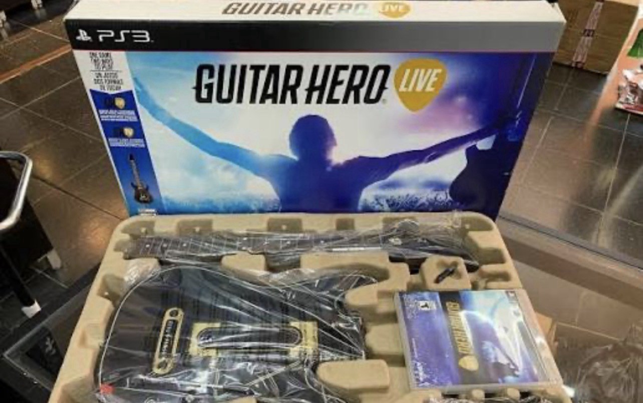 Activision Guitar Hero Live PS3 Wireless Guitar + Game Bundle NTSC-U/C 2015
