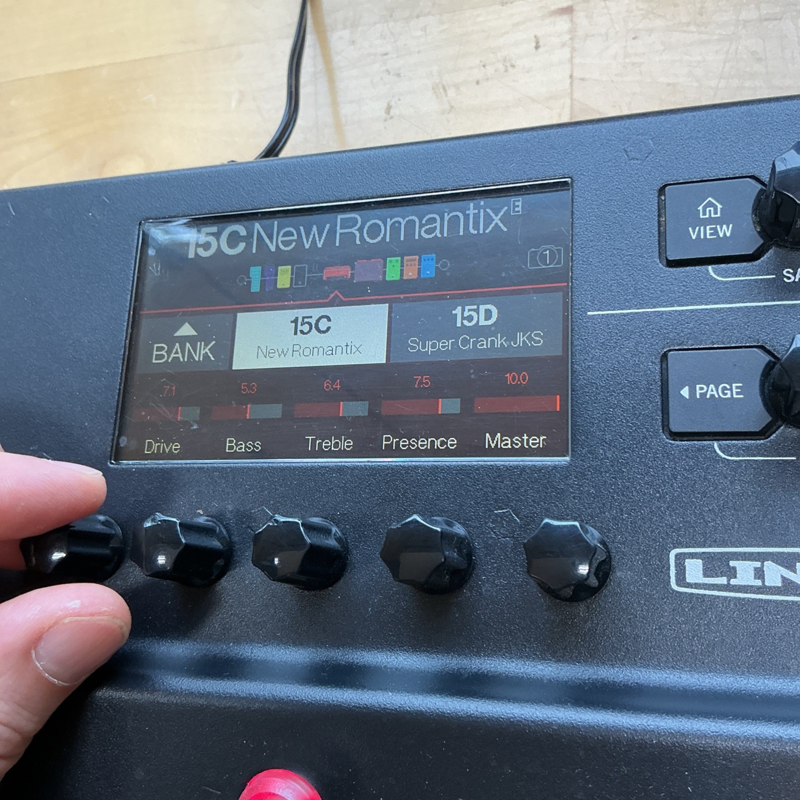 Line 6 POD Go Guitar Multi Effects Processor Amp Sim Modeler + Line 6 Road Case