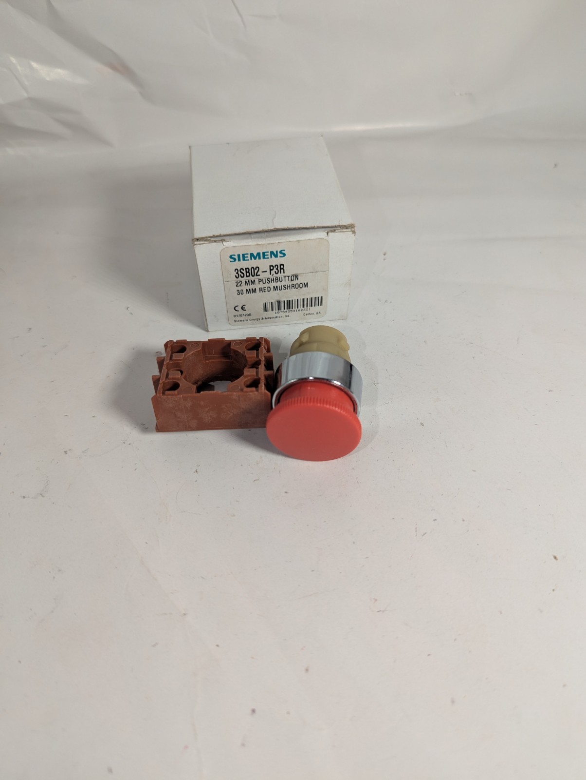 NEW GENUINE SIEMENS 3SB02-P3R 22 MM PUSHBUTTON 30 MM RED MUSHROOM