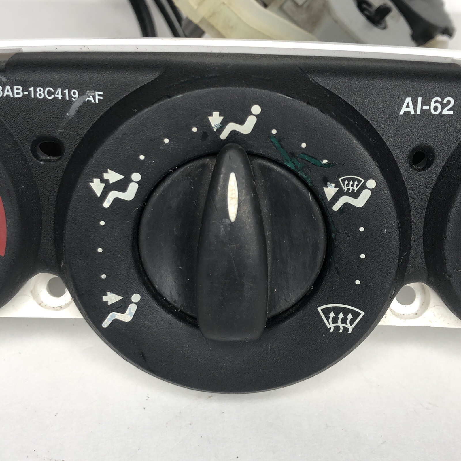 2000-2007 Ford Focus A/C Heater Climate Control Unit with Cables & Actuator OEM