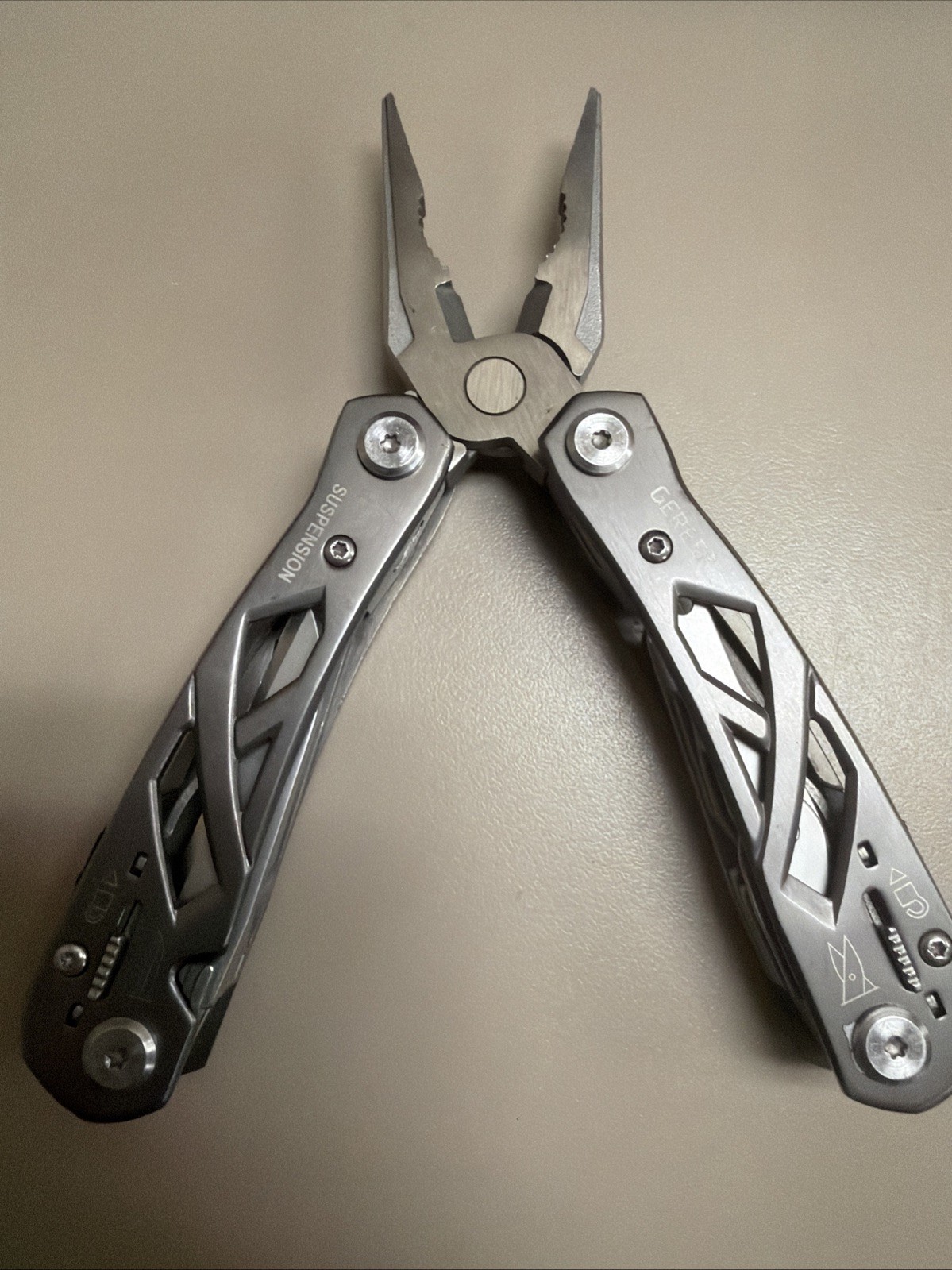 Gerber Suspension Multi-Tool 12-FUNCTION with Sheath Pliers Knife Scissors